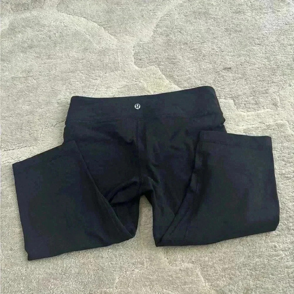 Lululemon cropped leggings 15 “ - Picture 2 of 4